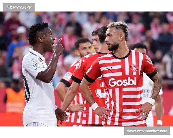 赫罗纳门将加扎尼加屡献神扑，助球队零封对手