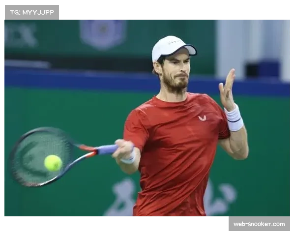 更衣室特写:德章泰·穆雷赛后与队友反复观看一次失败的边路2打1配合